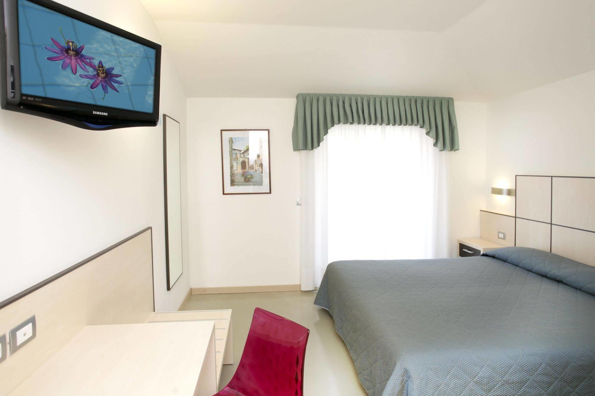 Hotel Miorelli Torbole Sul Garda Extérieur photo