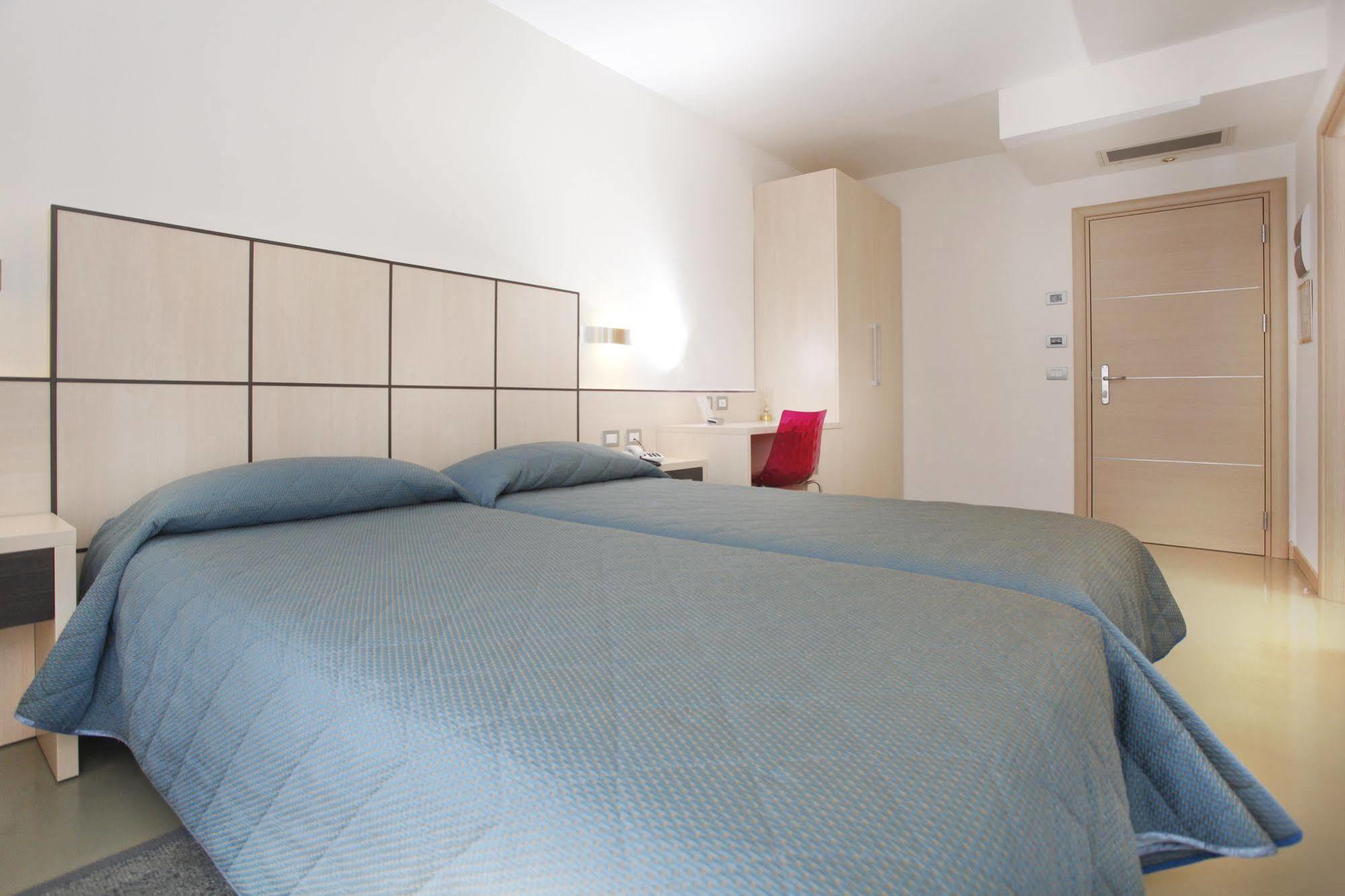 Hotel Miorelli Torbole Sul Garda Extérieur photo
