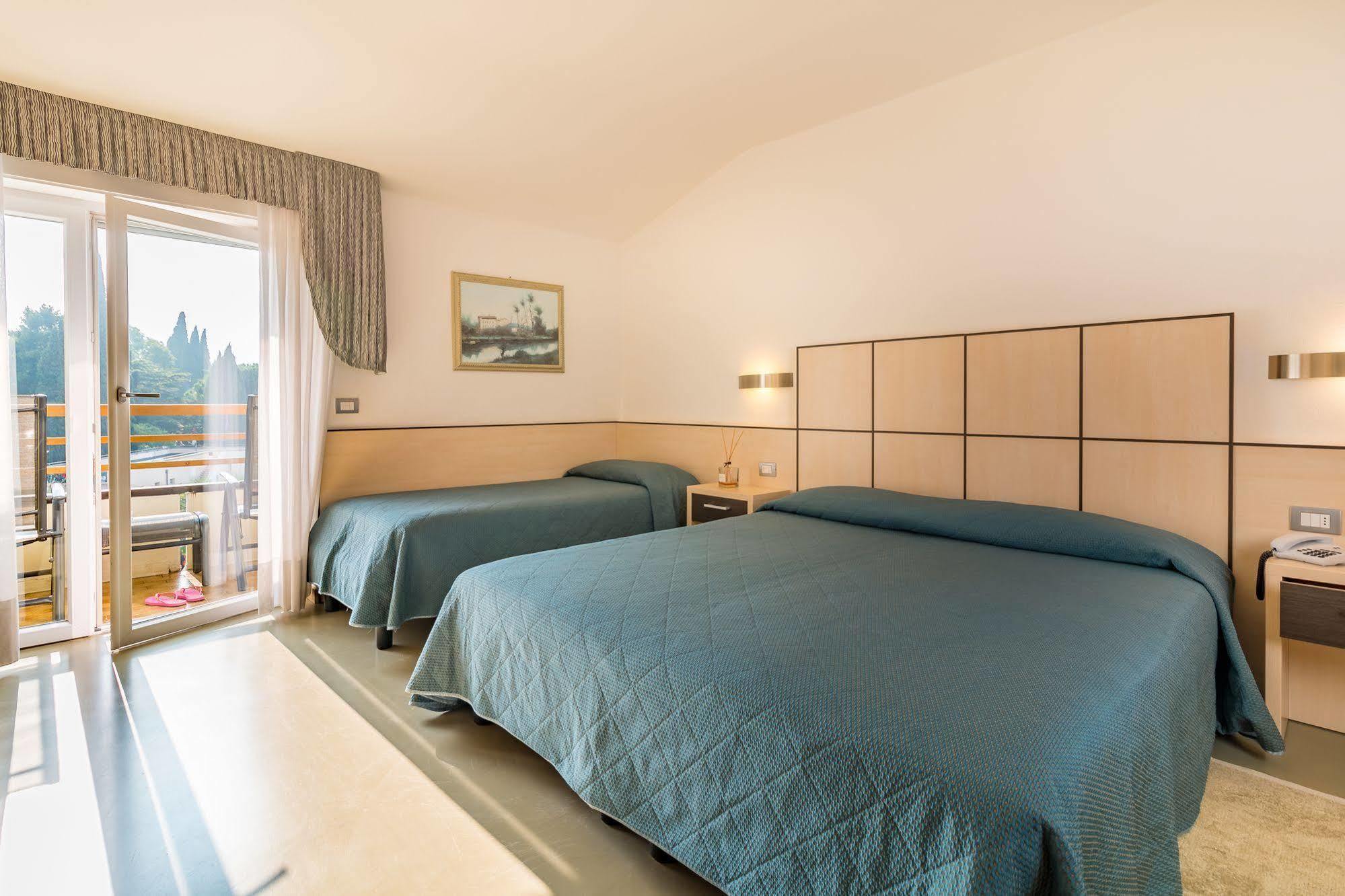 Hotel Miorelli Torbole Sul Garda Extérieur photo